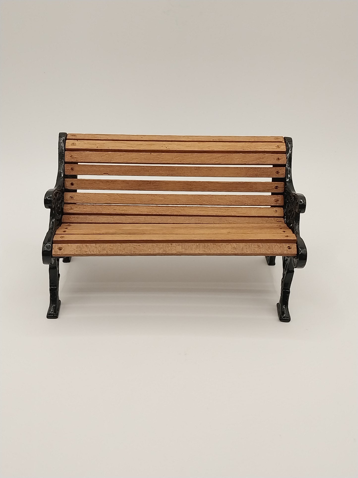 CRH813, Park Bench