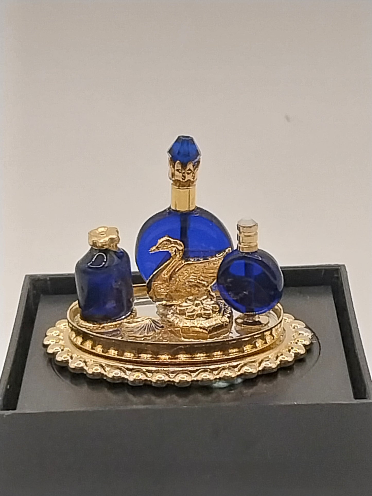 CRH874, Perfume Tray, Cobalt Swansong