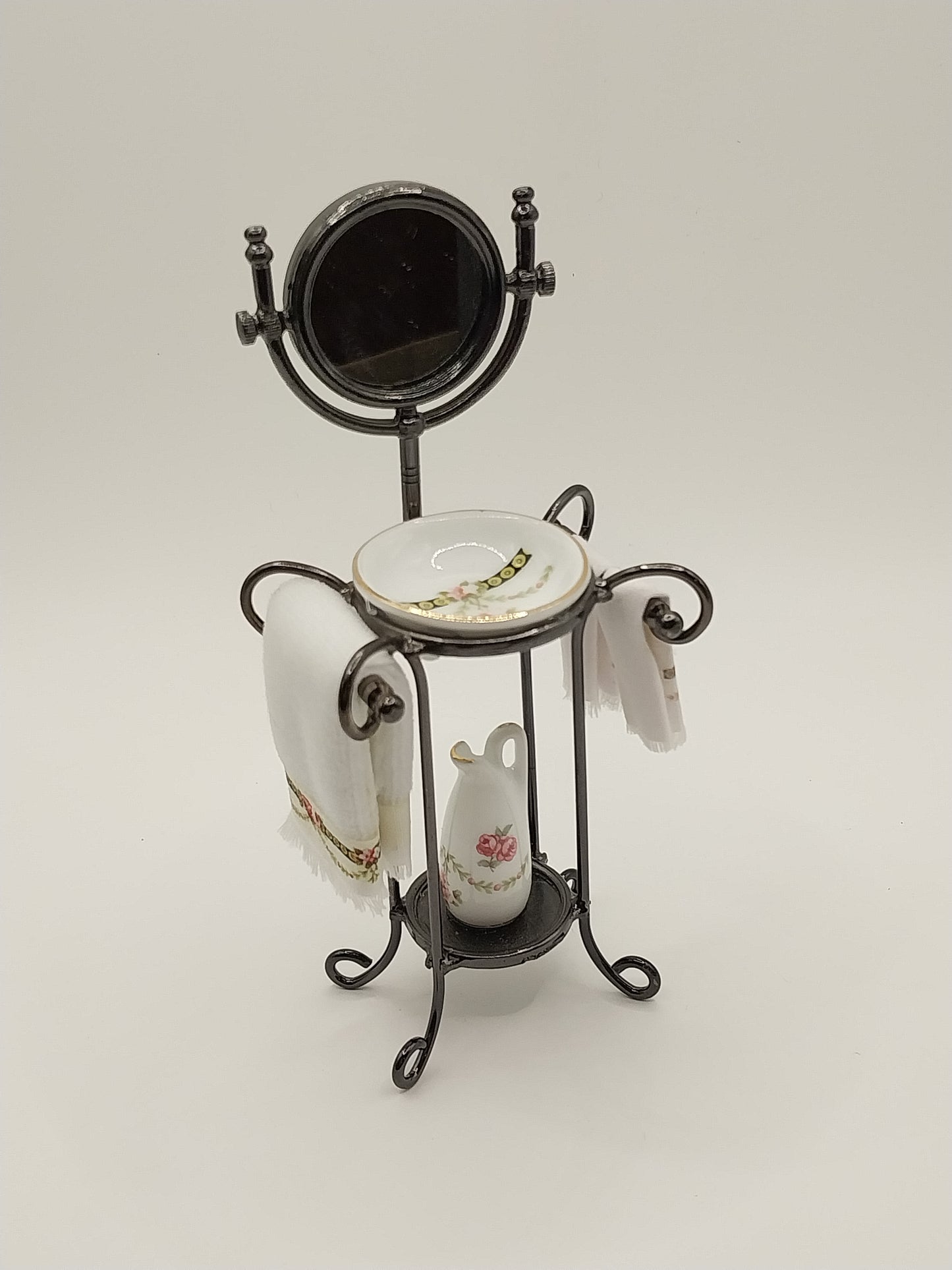 CEA246, Victorian Wash Stand With Mirror
