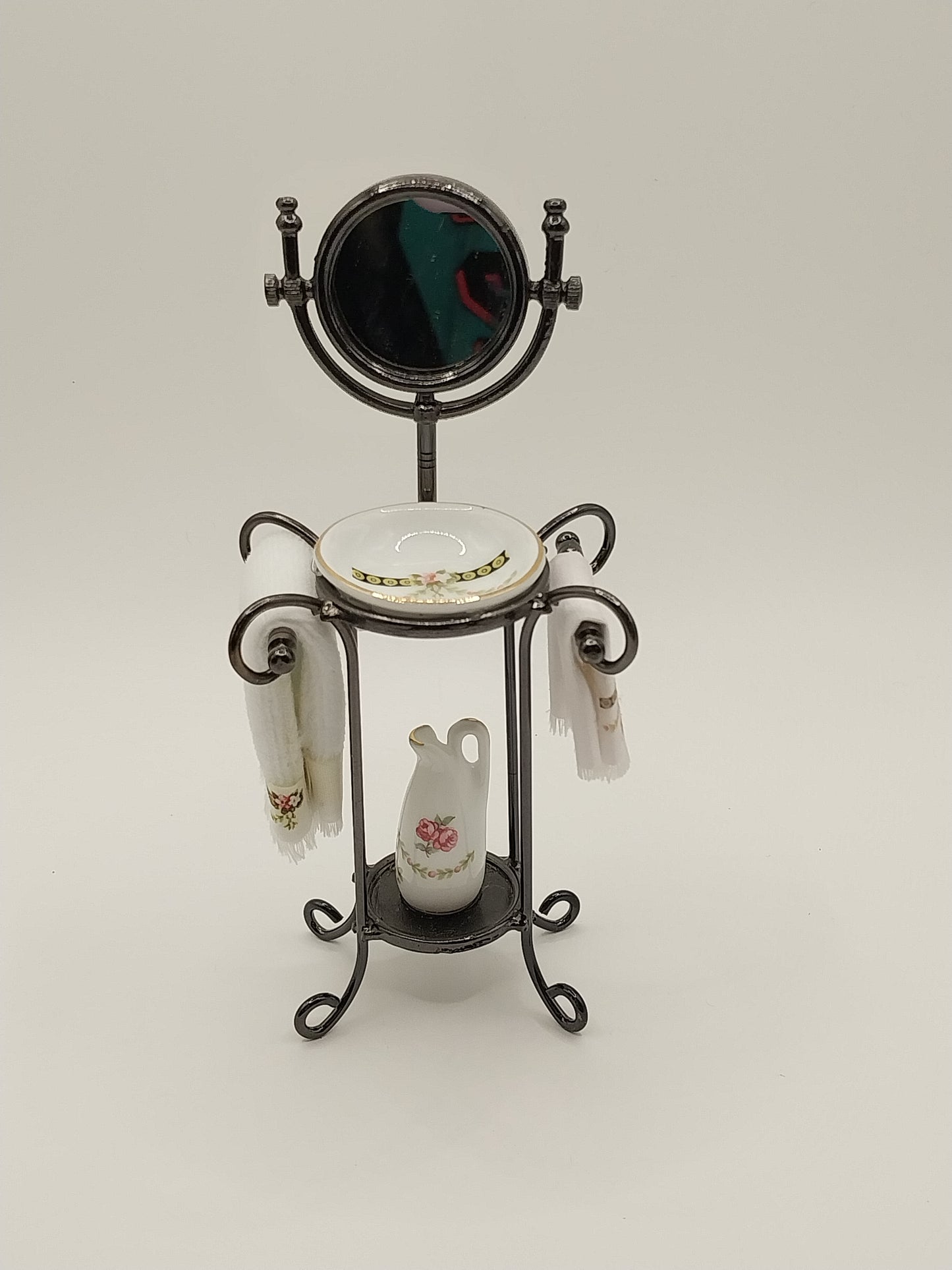 CEA246, Victorian Wash Stand With Mirror