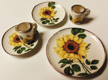 Dinner Plates With Mugs & Tray, Sunflower