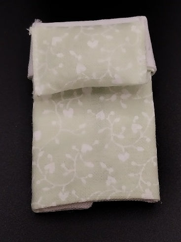 1/2" Scale Crib Comforter, Green & White