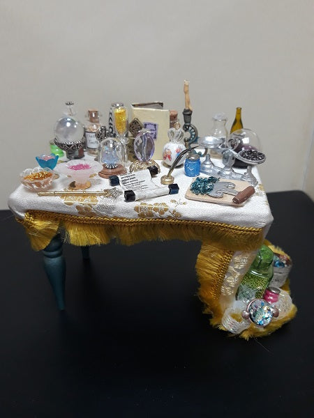 Wizard Table, Filled