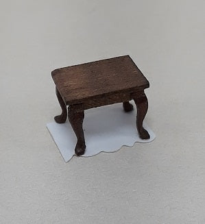 1/4" Scale Queen Anne End Table, Square, Walnut