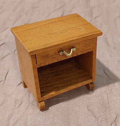 Vintage End Table, Golden Oak