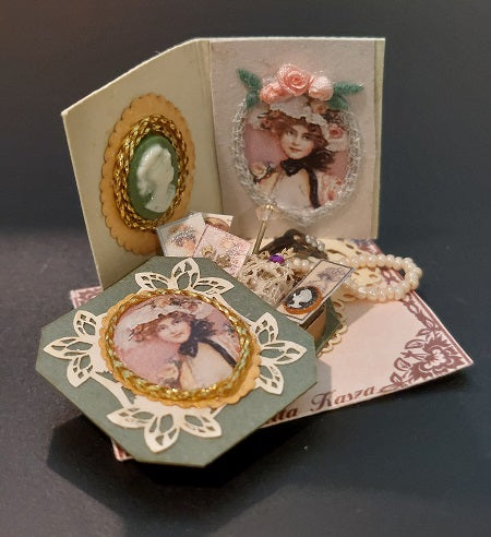 Vanity Box, Filled with Picture