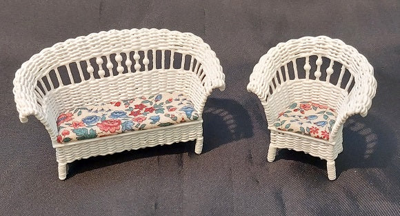 1/2" Scale Wicker Sofa & Chair, White