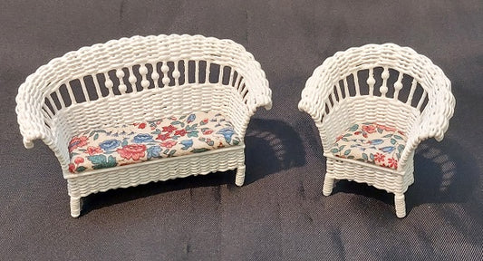 1/2" Scale Wicker Sofa & Chair, White