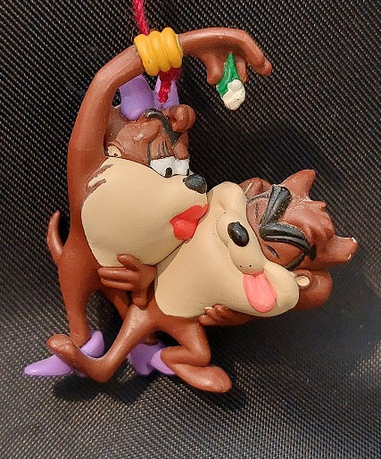 Hallmark Ornament, Taz & She Devil, Mistletoe, 1999