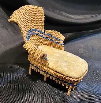 1/2" Scale Tan Wicker Chaise