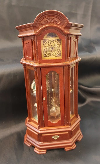 CEA029, Grandfather Clock with Figurines, Working