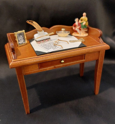 CEA041, Writing Desk with Accessories