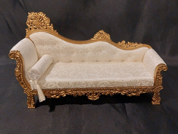 Victorian Carved Chaise Lounge, Gold