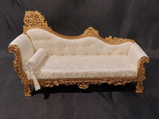 Victorian Carved Chaise Lounge, Gold