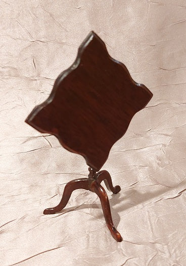 Scalloped Tilt Top Table, Mahogany